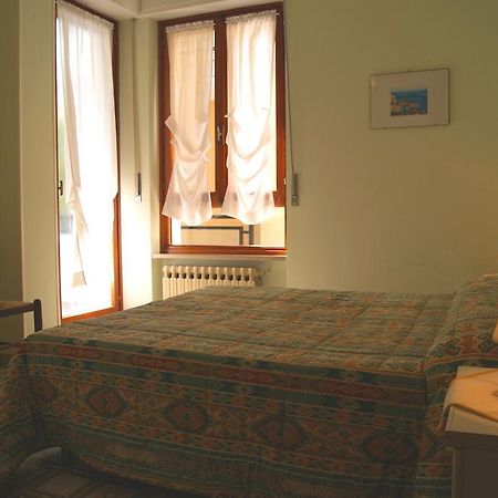 Ferienwohnung La Terrazza Tra Pini E Mare San Bartolomeo Al Mare Zimmer foto