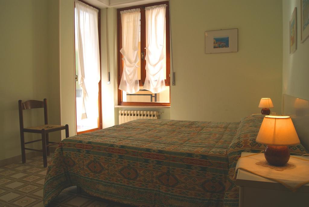 Ferienwohnung La Terrazza Tra Pini E Mare San Bartolomeo Al Mare Zimmer foto